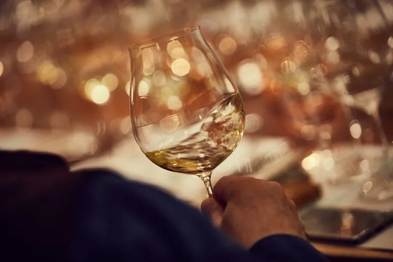 Το σωστό ποτήρι κρασιού: πυρηνική φυσική ή απλή λογική;